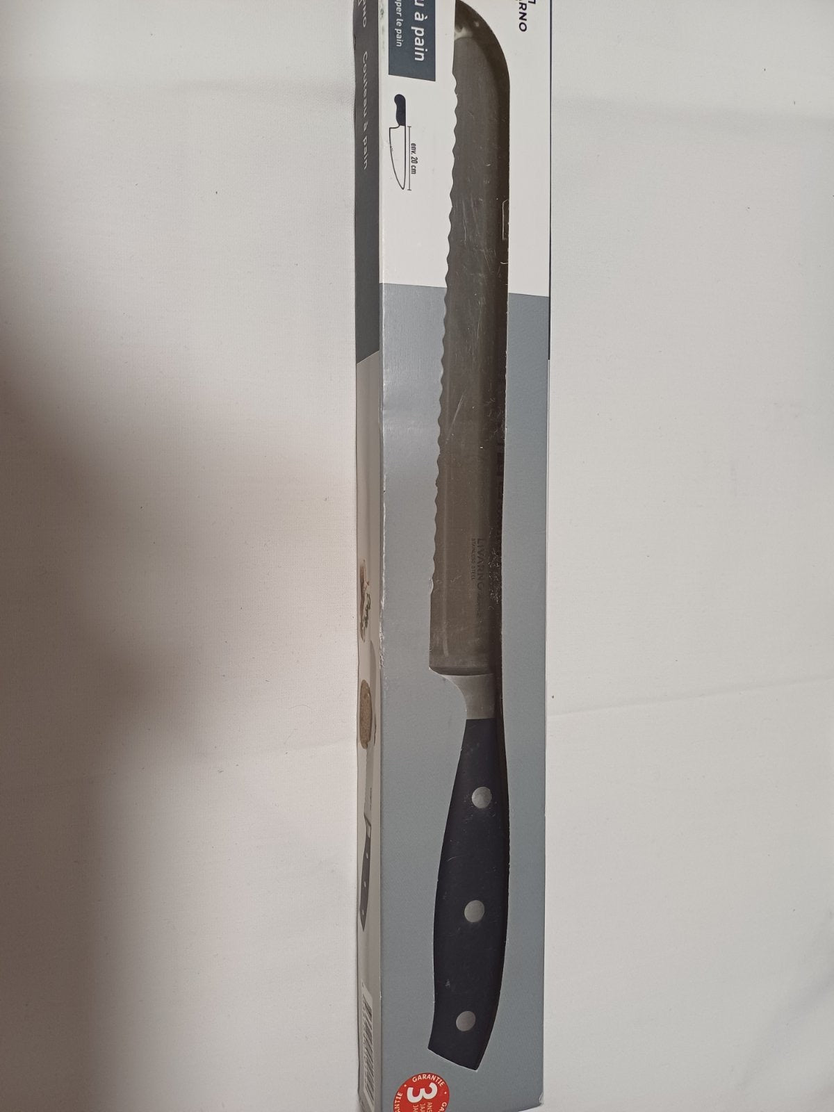Nož za hljeb
Dimenzije:20 cm