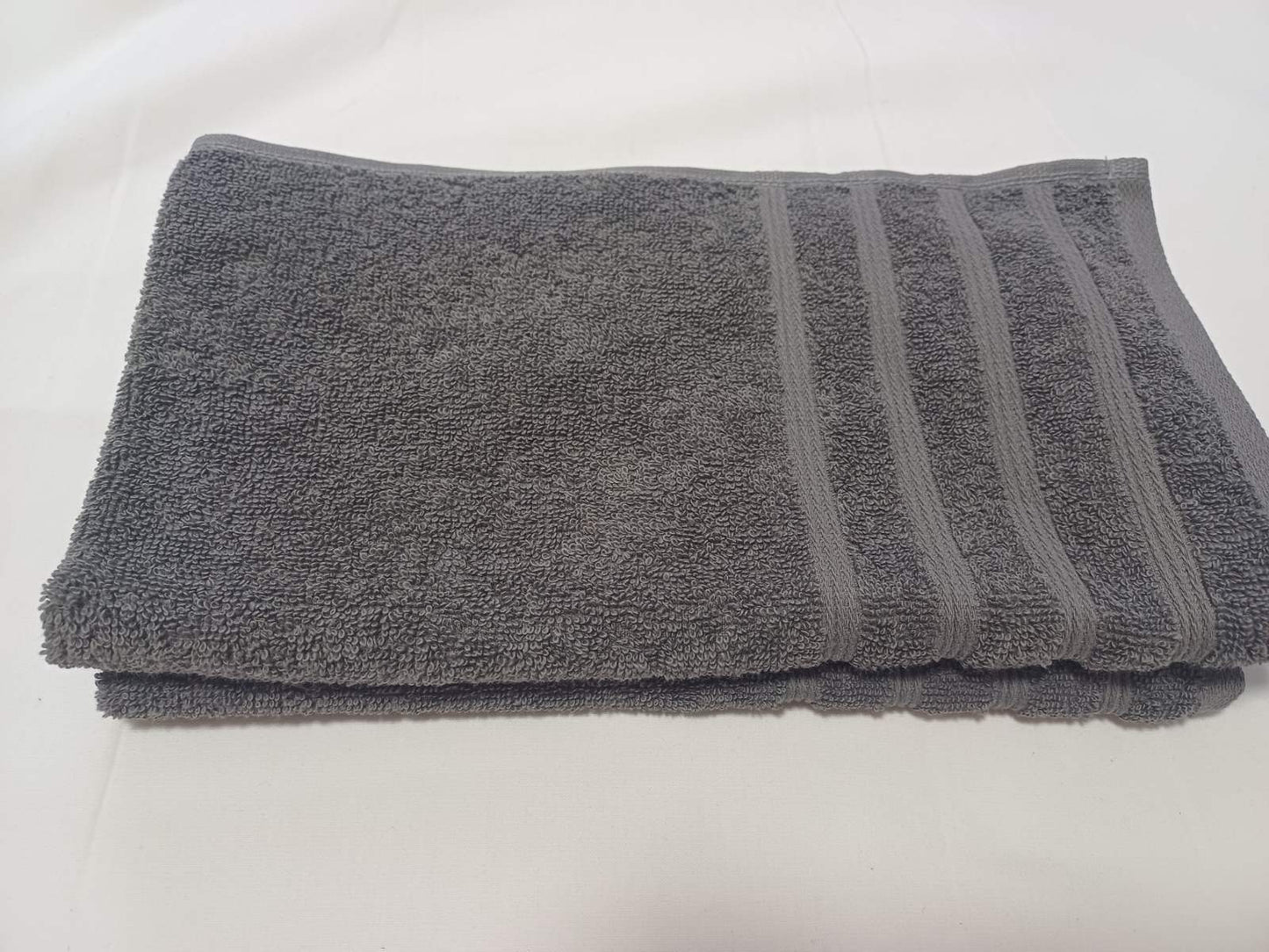 Peškir 2/1
100% pamuk
Dimenzije:30x50
Dostupan 1 set