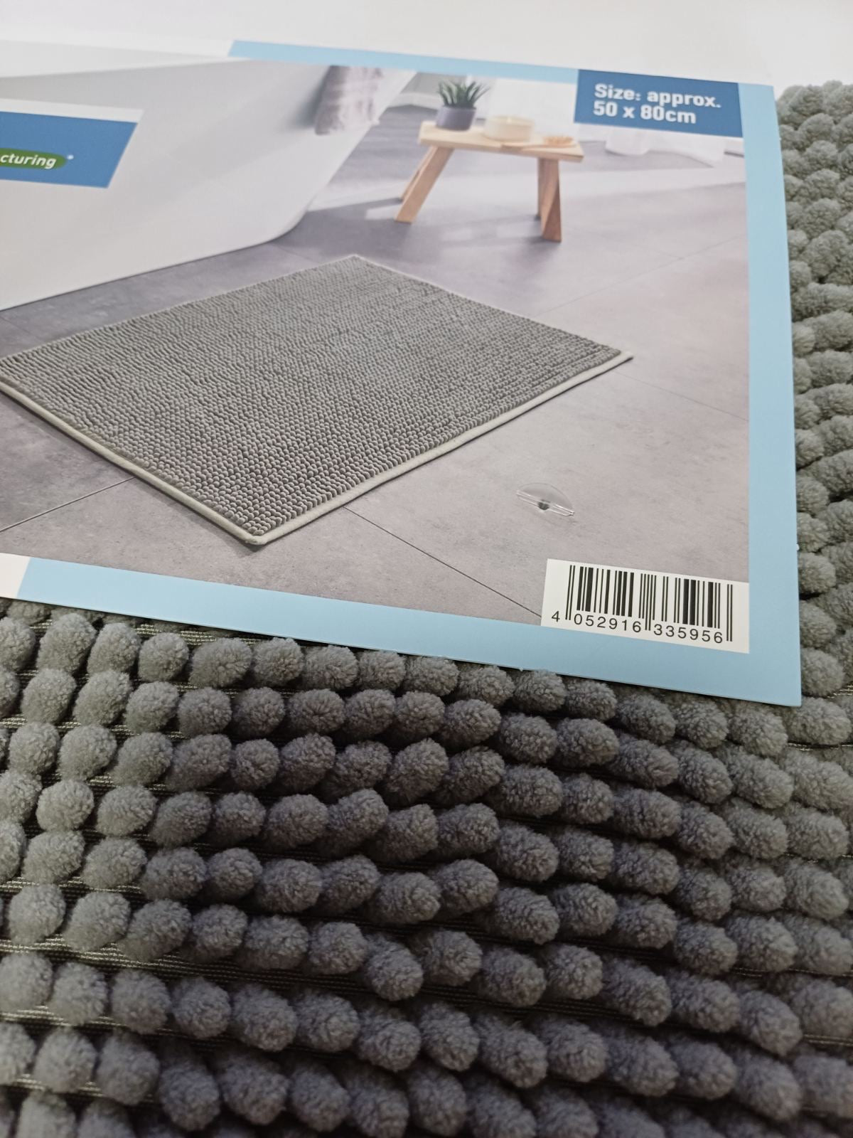 Prostirka crvići za kupatilo
Dimenzije:50x80 cm
100%poliester
Dostupno 2 komada