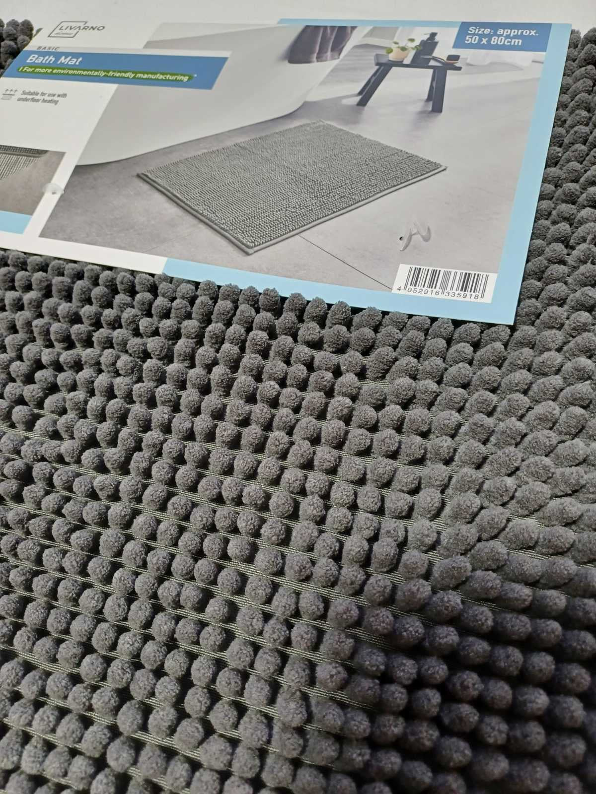 Prostirka crvići za kupatilo
Dimenzije:50x80 cm
100%poliester
Dostupan 1 komad