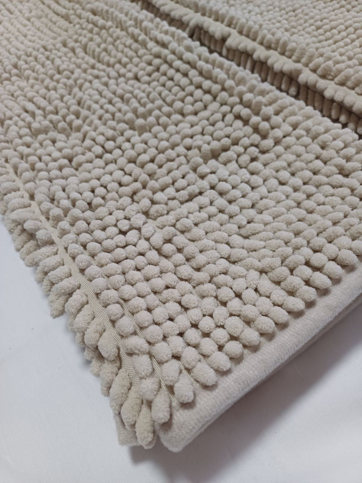 Prostirka crvići za kupatilo
Dimenzije:50x80 cm
100%poliester
Dostupno 2 komada