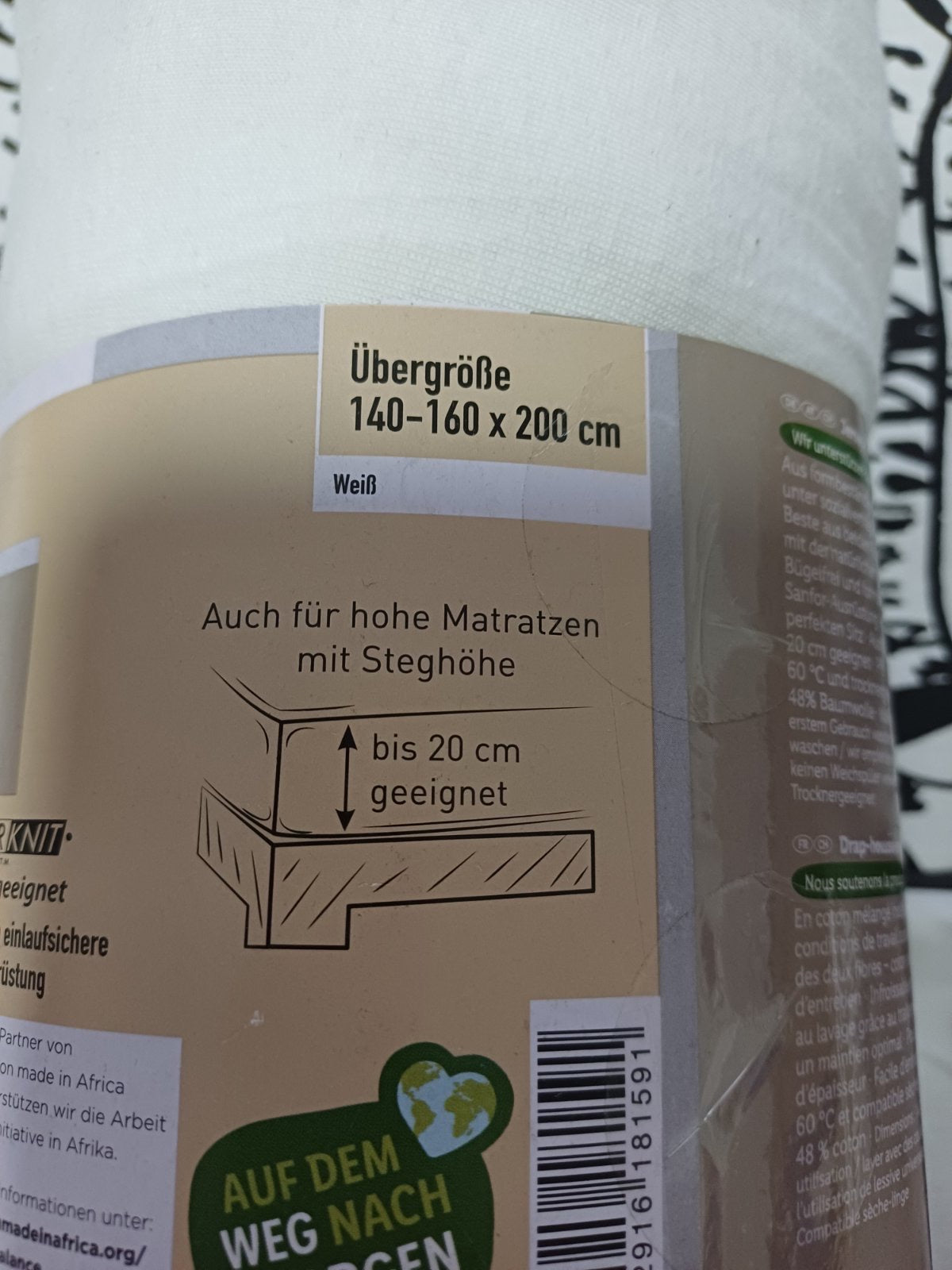 Dvije jastučnice+plahta
Dimenzije:
Jastučnice 2x80x80 cm
Plahta 140-160x200 cm
Sastav:
Jastučnica 65% pamuk,30%poliester,5%viskoza
Plahta 100% pamuk