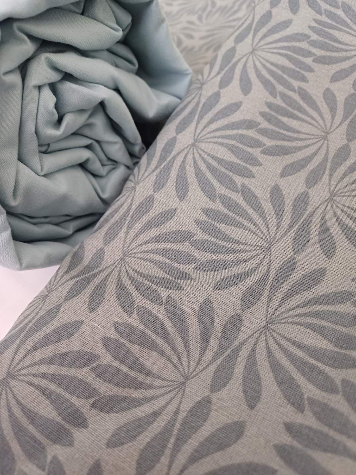 Jastučnice 2/1+plahta
Dimenzije:jastučnice 60x68 cm
Plahta 200x200 cm
Sastav:
Jastučnica 60% pamuk,40% poliester
Plahta 100% pamuk