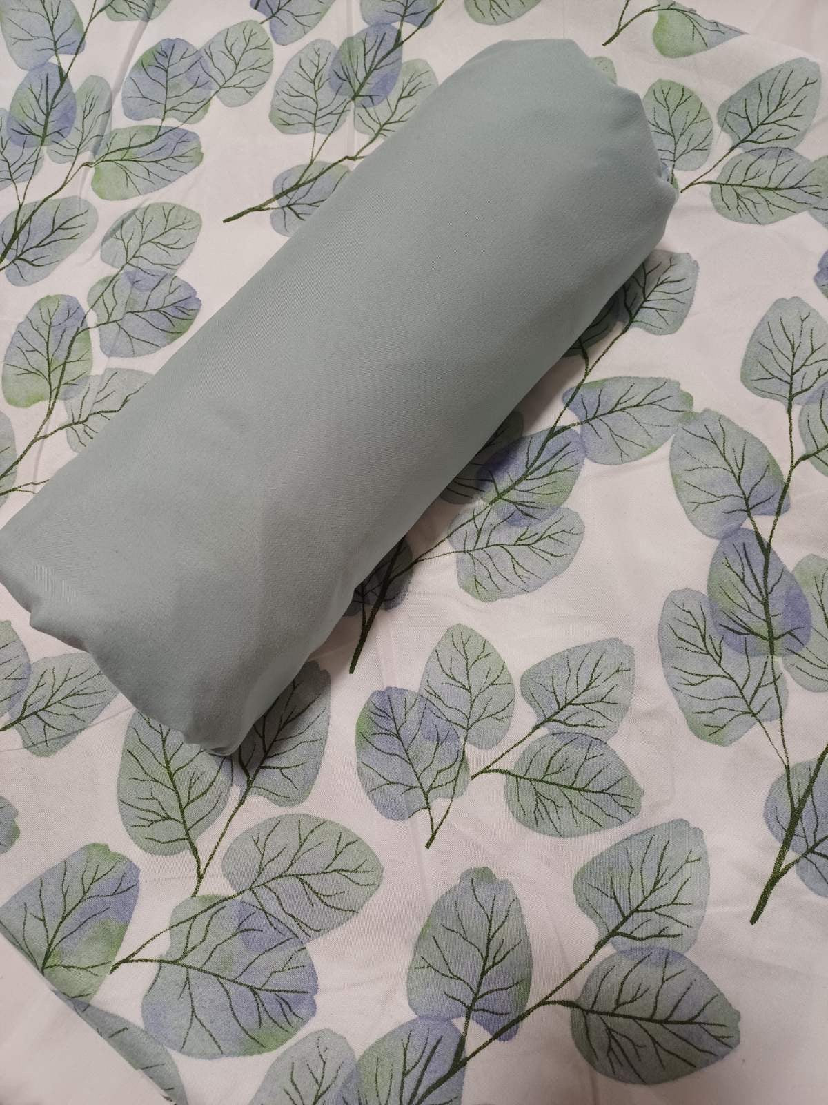 Šlifer+plahta
Dimenzije:
Šlifer 135×200 cm
Plahta 160x200 cm
Sastav:
Šlifer 100% poliester
Plahta 100% poliester