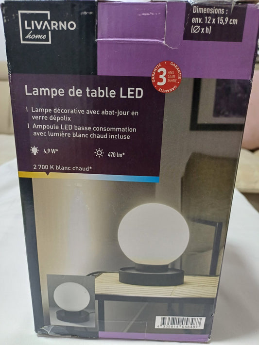 Stolna led lampa  
Dimenzije:12x15.9