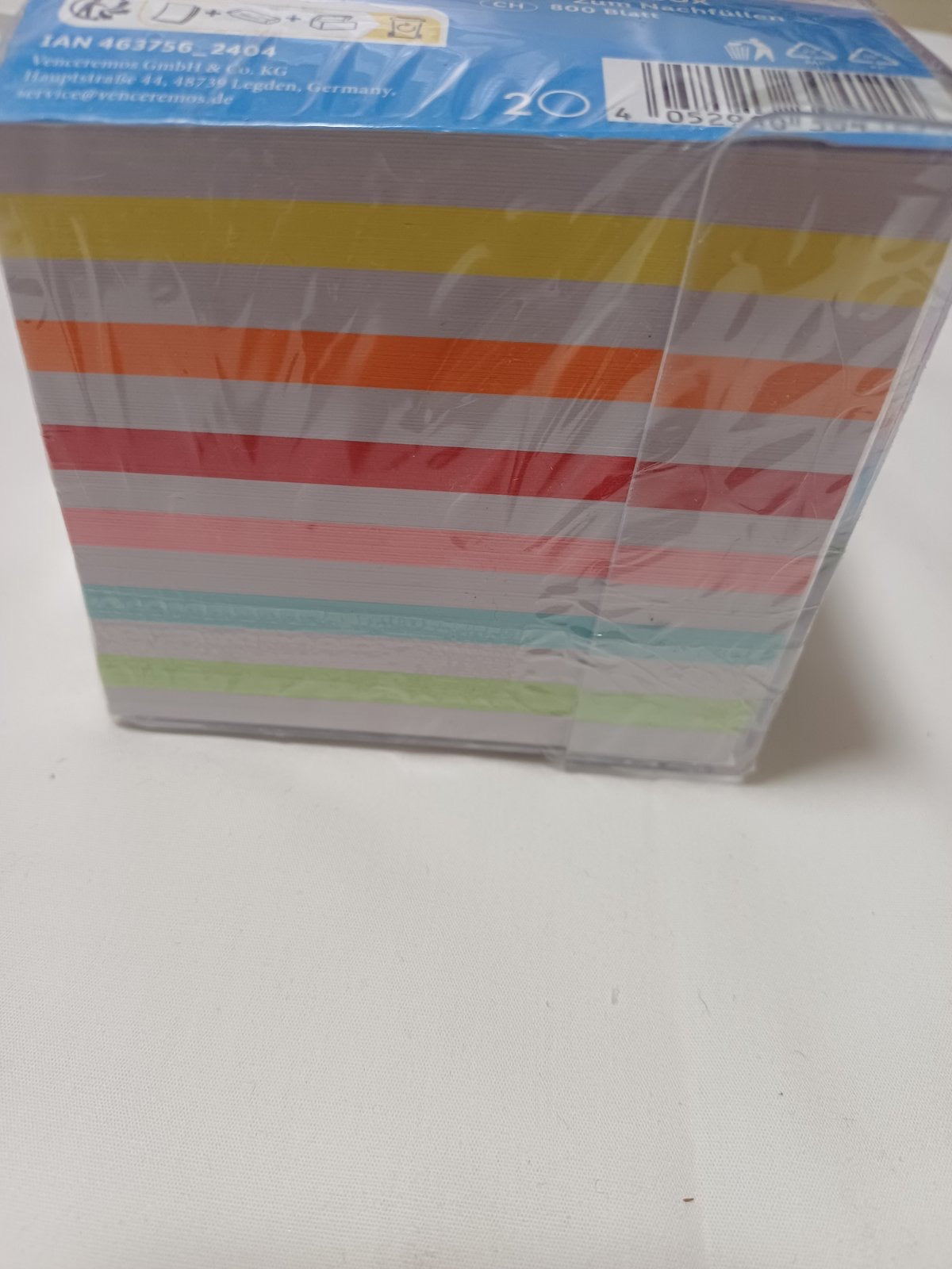 Blok/notes u raznim bojama 
Dimenzije:9x9 cm
