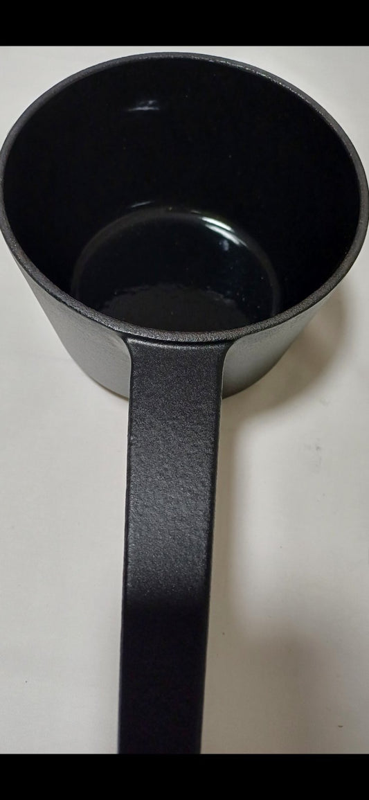 Profesionalna tava 
Dimenzije 15 cm