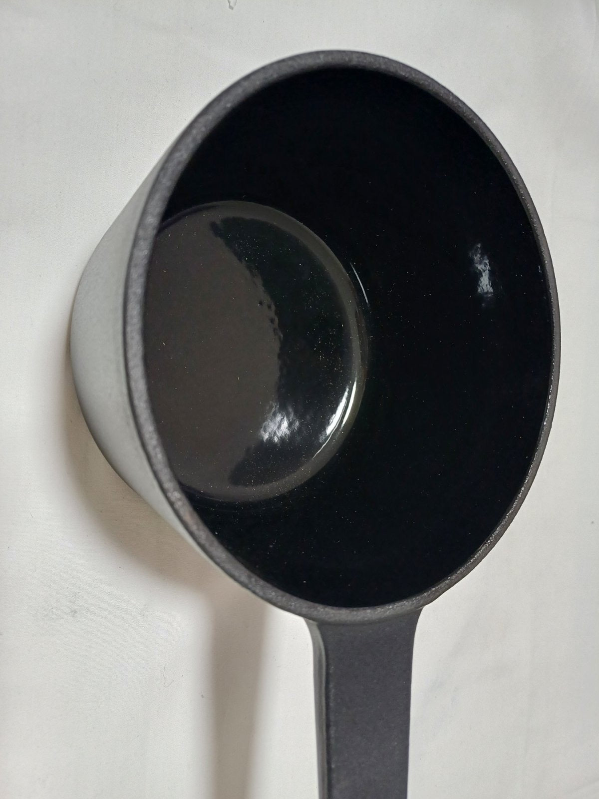 Profesionalna tava 
Dimenzije 15 cm