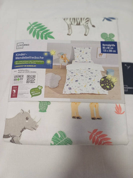 Posteljina za djecu
Dezen figurica koje svijetle u mraku
Dimenzije: 80x80
135x200
