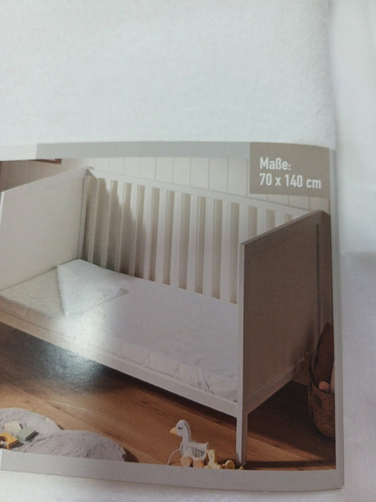 Vodonepropusna zaštita za madrac/dječiji krevetić
Dimenzije:70x140 cm
100% pamuk
Mogućnost pranja na 95°C