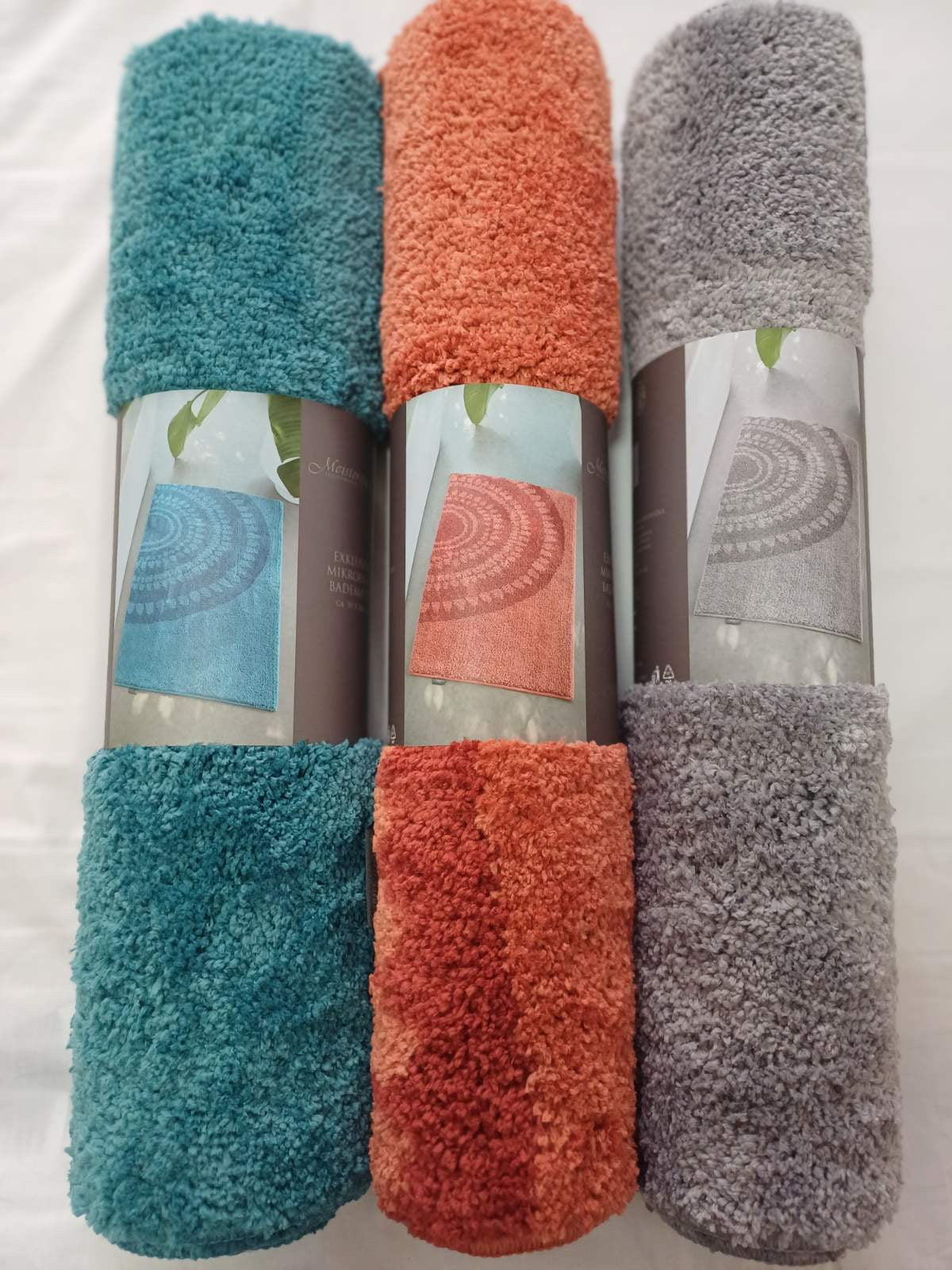 Prostirka za kupatilo u dvije boje
Dimenzije:50x80 cm
100%poliester
Tirkizno plava 2x
Narandžasta 1x
