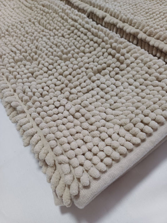 Prostirka crvići za kupatilo
Dimenzije:50x80 cm
100%poliester
Dostupno 2 komada