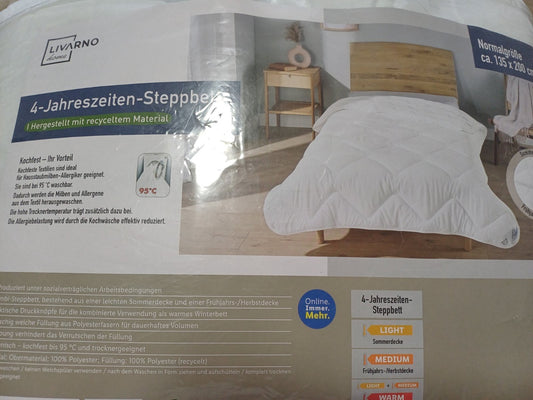 Kombinovani Jorgan koji se sastoji od laganog proljetnog jorgana i ljetno-jesenog jorgana.
Praktični drukeri za kombinovanu upotrebu kao topli zimski krevet.
Pahuljasto, mekano punjenje od poliesterskih vlakana za dugotrajan volumen.