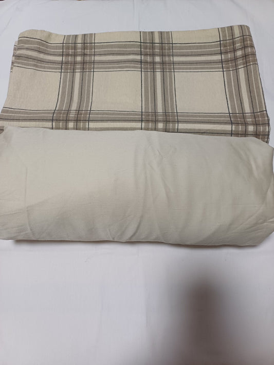 Jastučnica+plahta
Dimenzije:70x90 cm
Plahta 200x200 cm
Sastav:
Jastučnica 70% pamuk,30%poliester
Plahta 100% pamuk